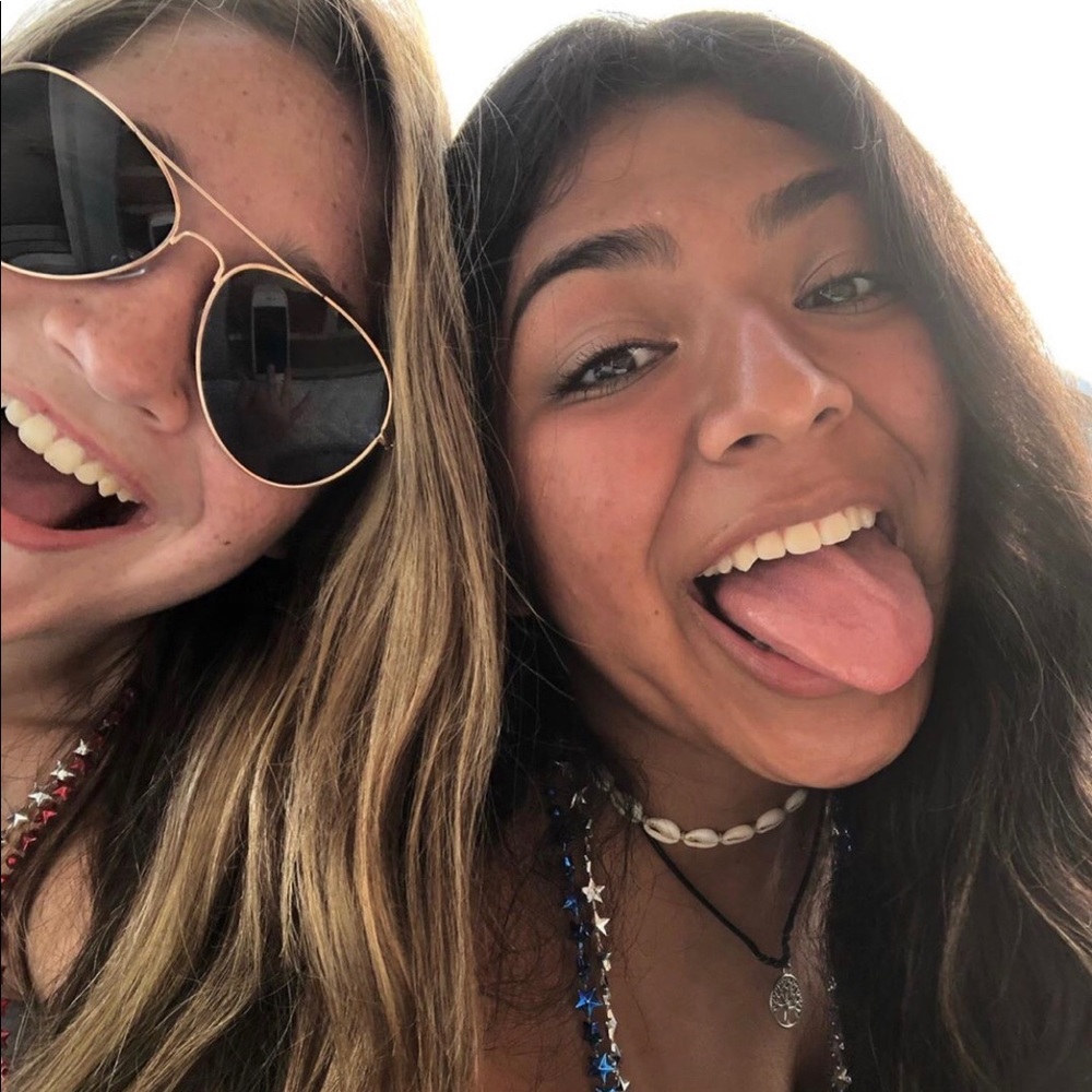 Meet your Posher, Evelin